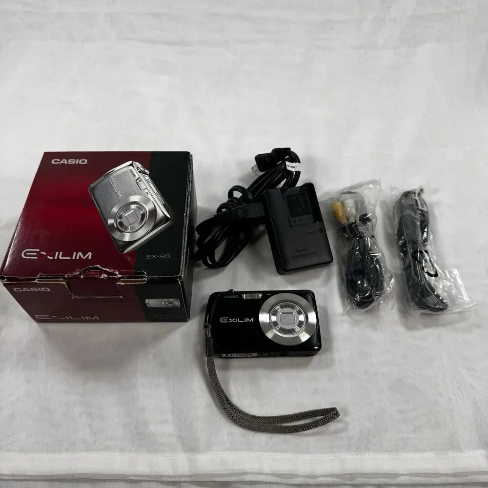 Casio EXILIM EX-S5 10.1MP Digital Camera Black  Battery  Case Charger